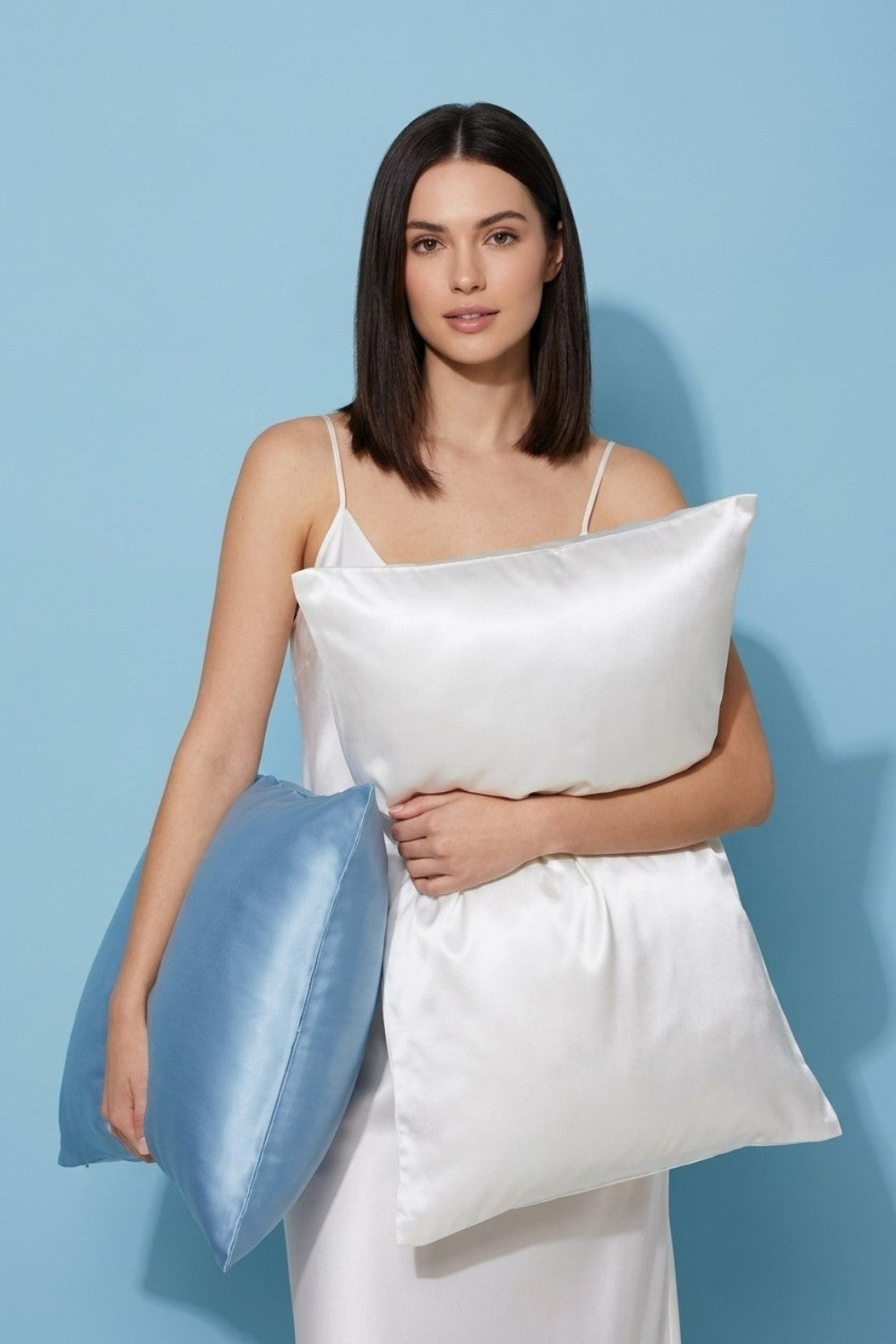 a model with two pillowcases